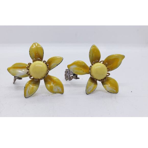 Vintage Earrings Yellow Daisy Flower Enamel 1950s Clip on - Picture 2 of 7